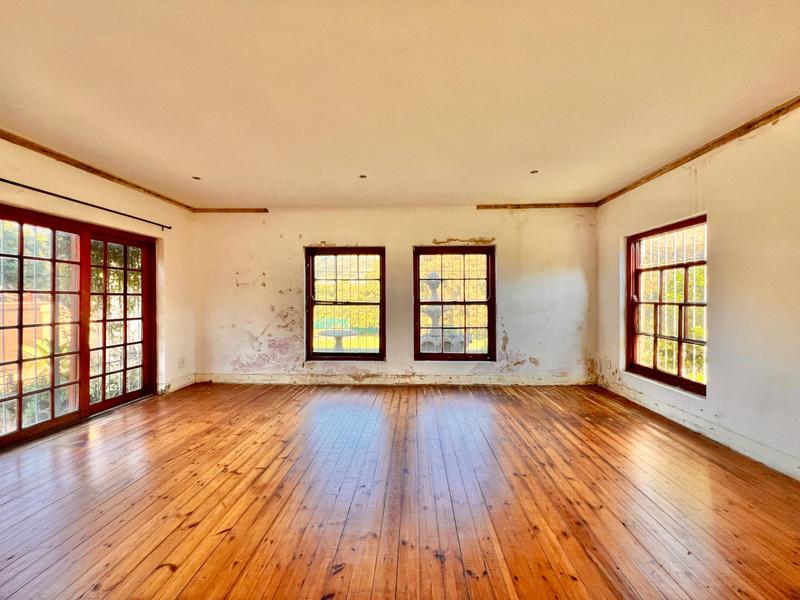 8 Bedroom Property for Sale in Hout Bay Western Cape
